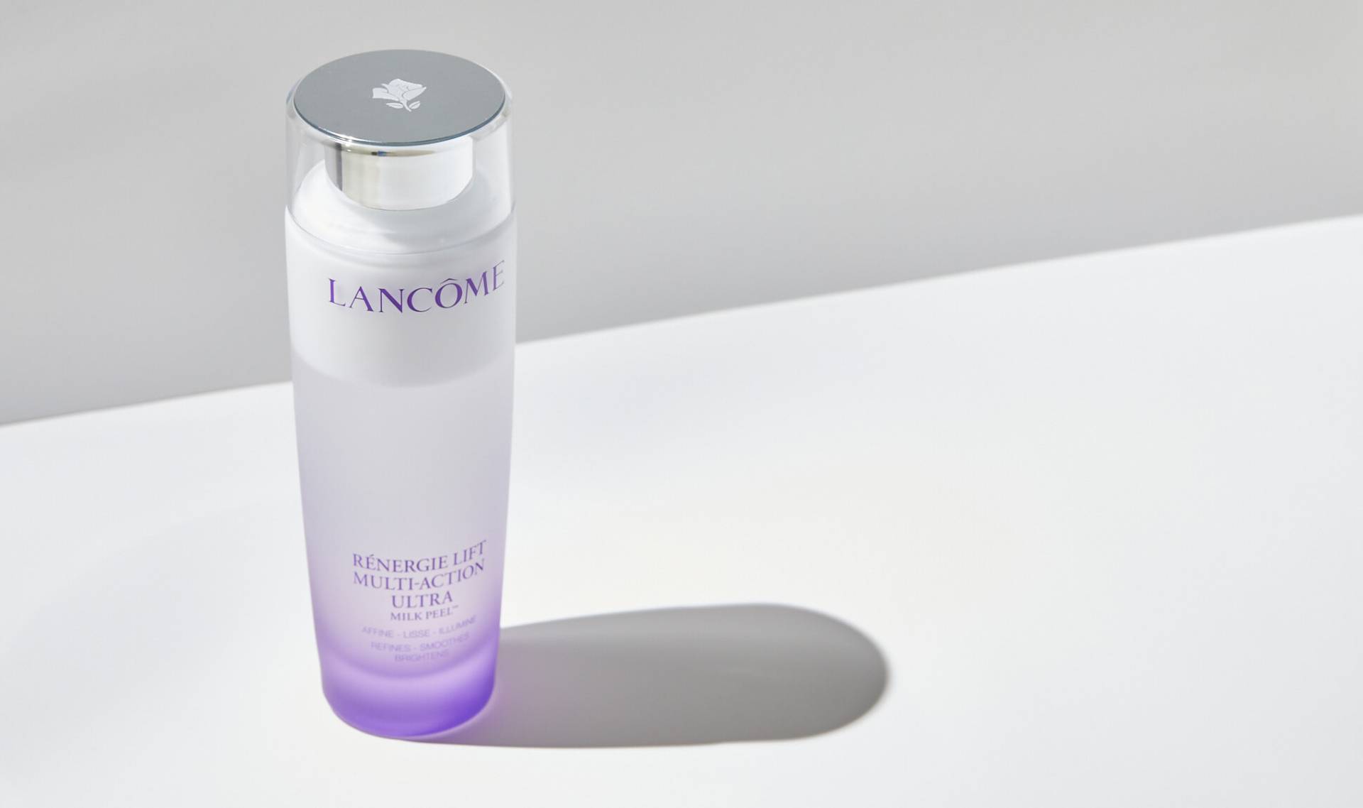 We Tried the Lancôme Rénergie Lift Milk Peel (And Spoiler: We’re in Love)