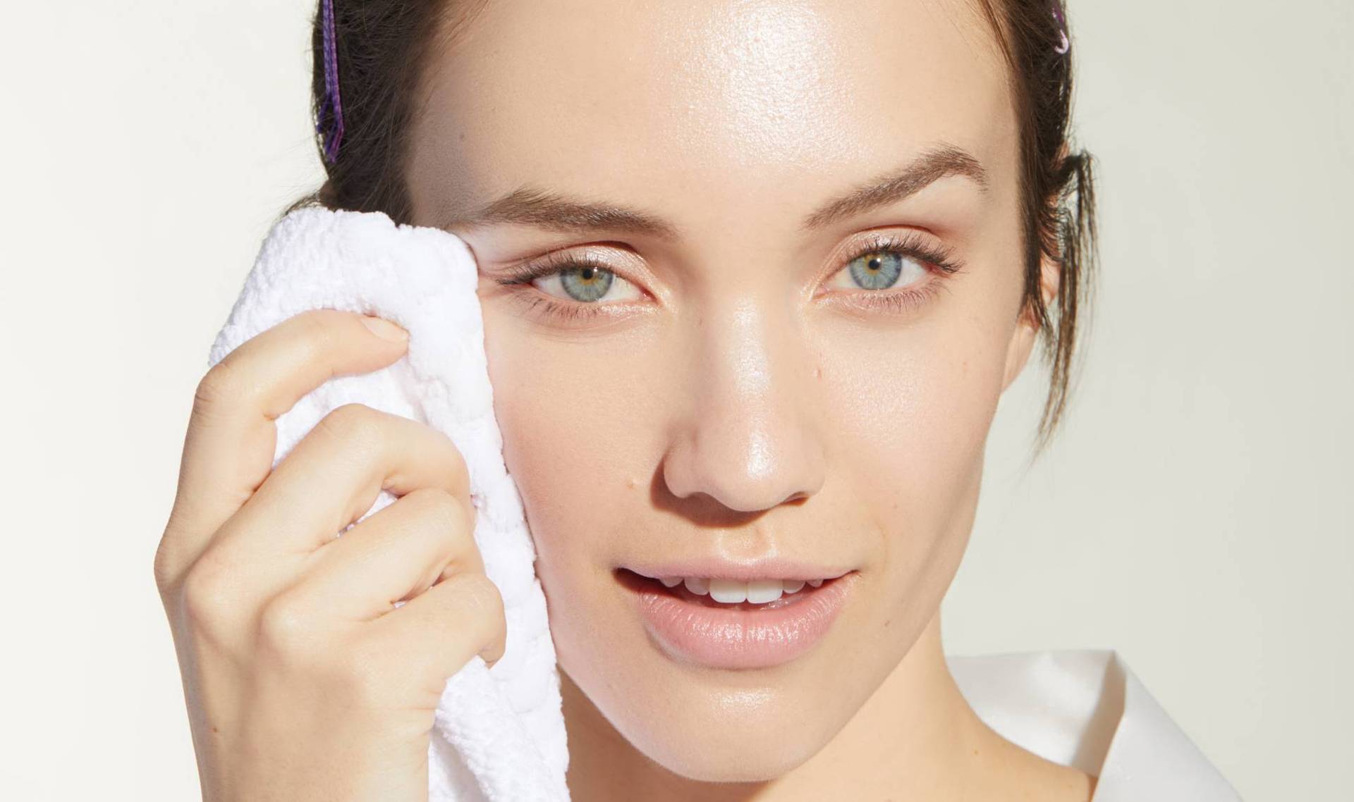 8 Face Washes for People With Oily Skin